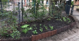 Strassenbeet Motte Spielplatz